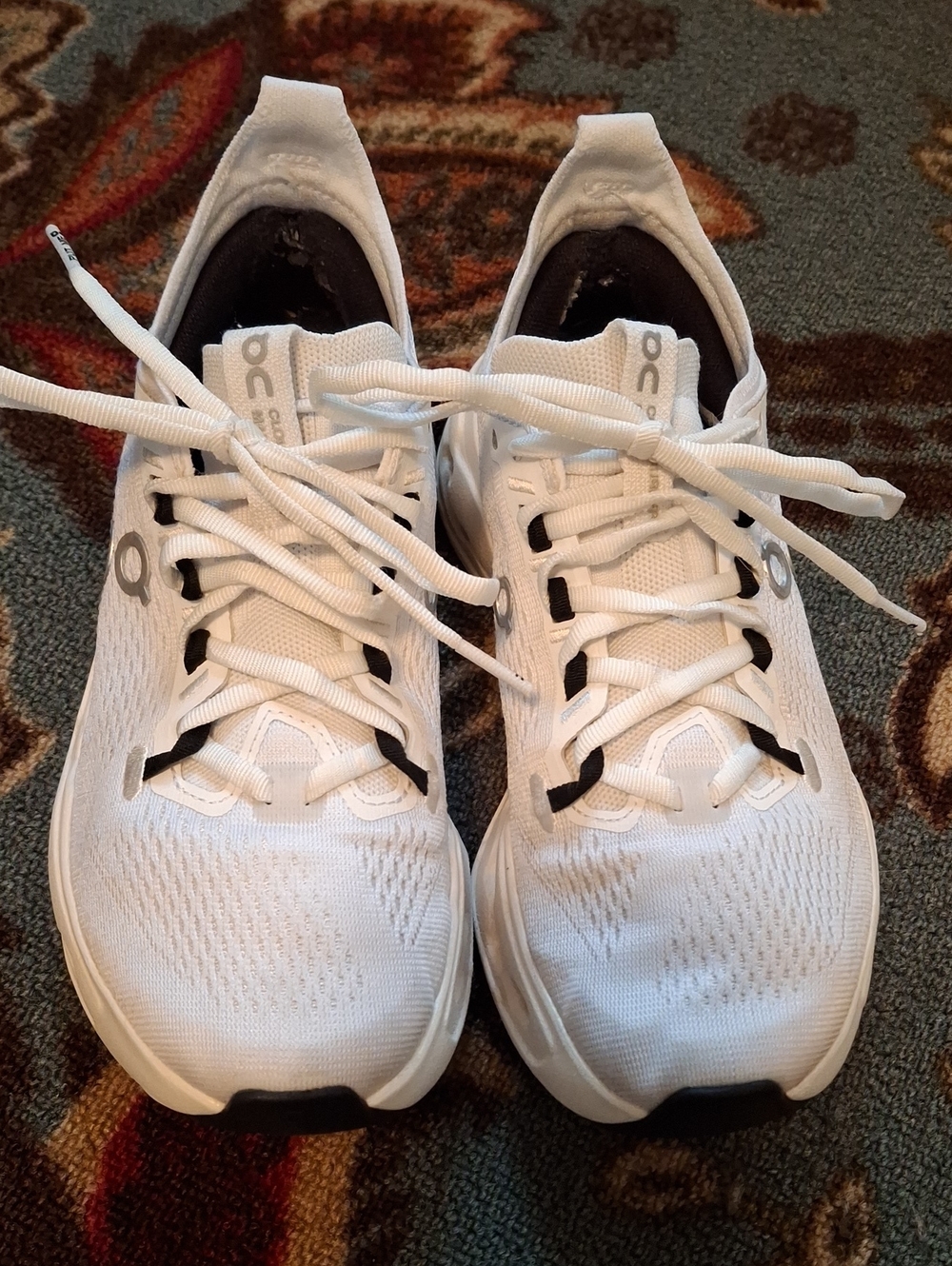 On Clouds White Lightweight Running Sneakers Size 6.5